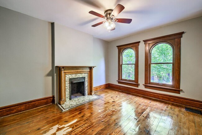 Building Photo - Short North / Victorian Village Stunning Single Family House!