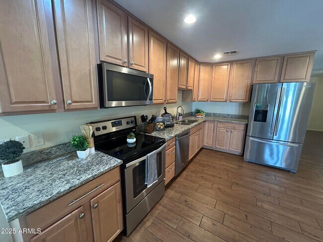 Building Photo - 14017 N 38th Dr