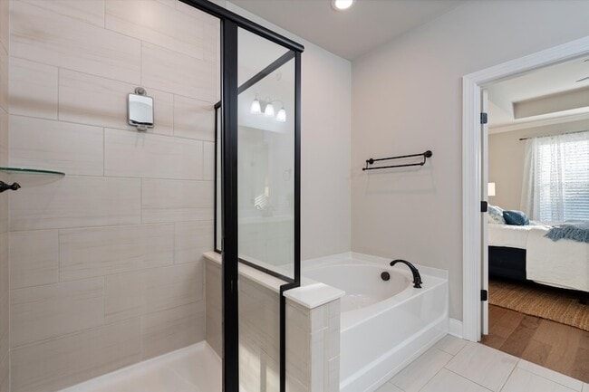 Building Photo - 250 Tanglewood Ln