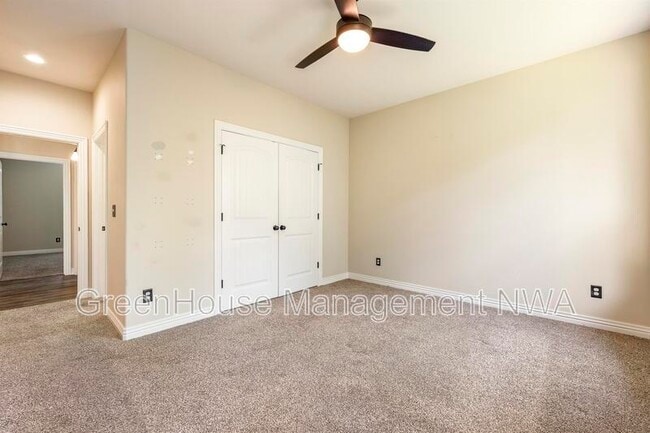 Building Photo - 6 Lyneham Ln