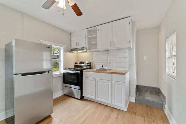 Building Photo - 226 Belmont A San Antonio TX 78202