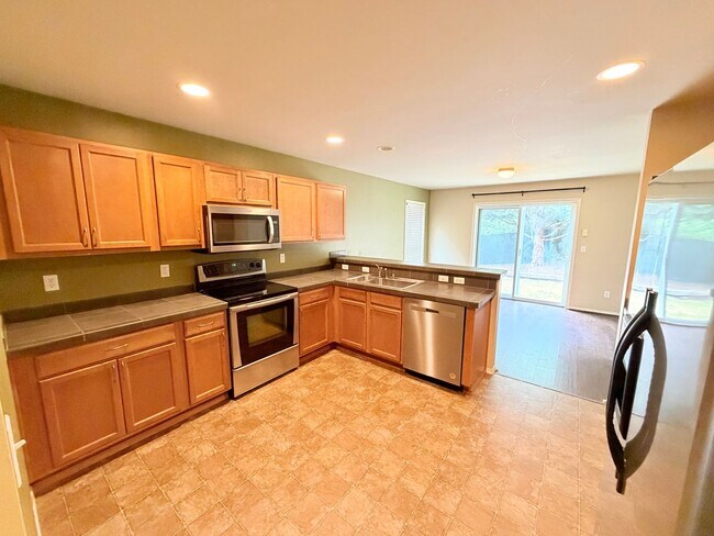 Building Photo - Spacious 3-Bed/2.5-Bath Home in Lake Stevens for $2795! Ready for Move in!