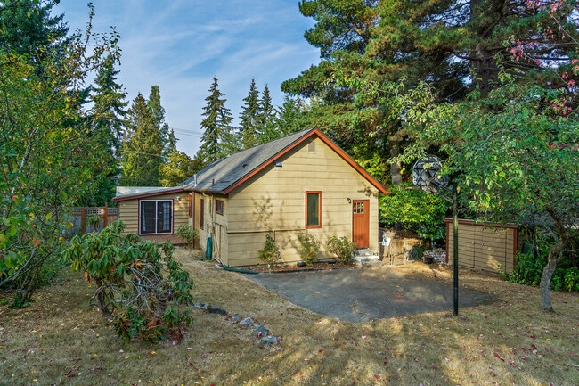 Building Photo - 2319 N 145th St