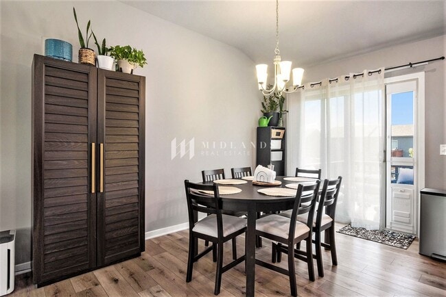 Building Photo - Turnbridge Split Entry Home!
