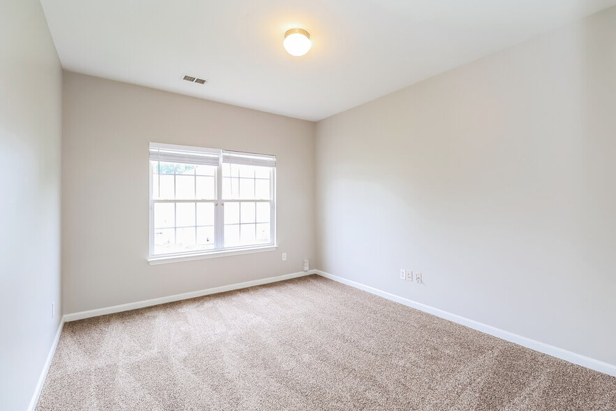 Building Photo - 6415 Glenolden Dr