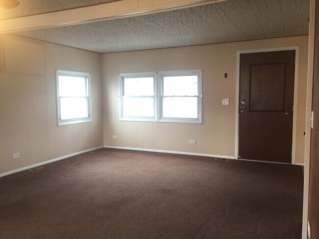 Building Photo - 5743 Sullivan Trail