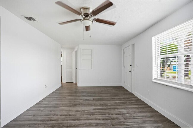 Building Photo - 3301 Rosefield Dr