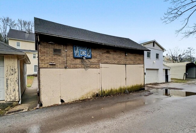 Building Photo - Bright 2 Bedroom, 1 Bath Home in Windsor, Pa!