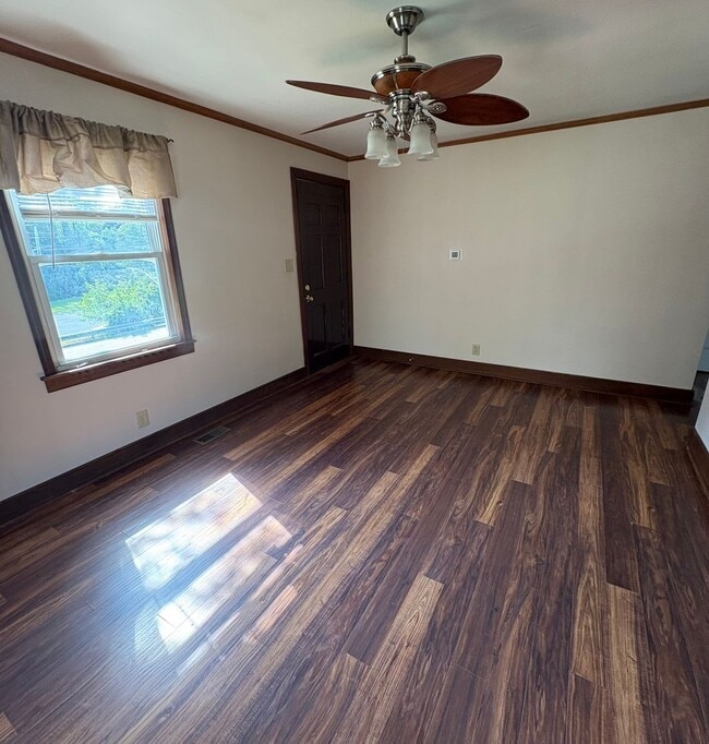 Building Photo - Move in special! First month's rent half o...