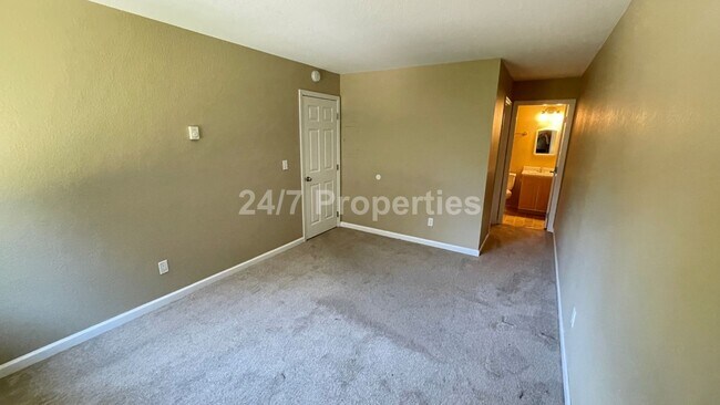 Building Photo - Beautiful 2 BD | 2 BA Condo w/ Amenities- ...