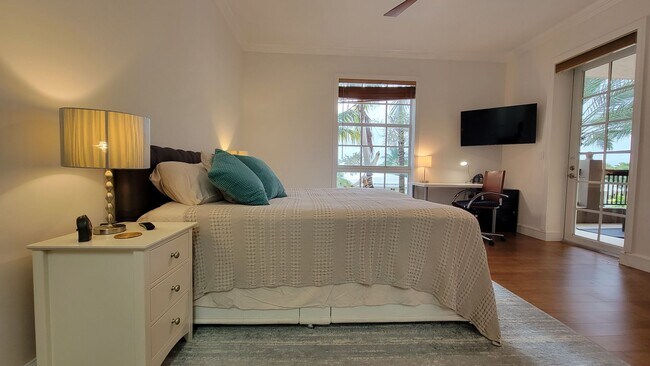 Building Photo - Luxury Apartment Right On The Beach In Lau...