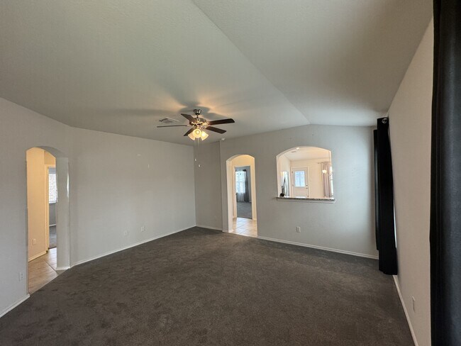 Building Photo - 8506 Stonehollow Dr