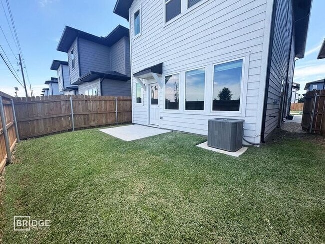 Building Photo - 33142 Willow Hts Ln