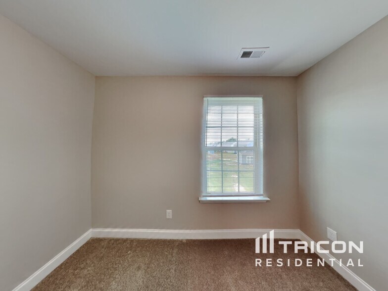Building Photo - 3317 Lacewing Dr