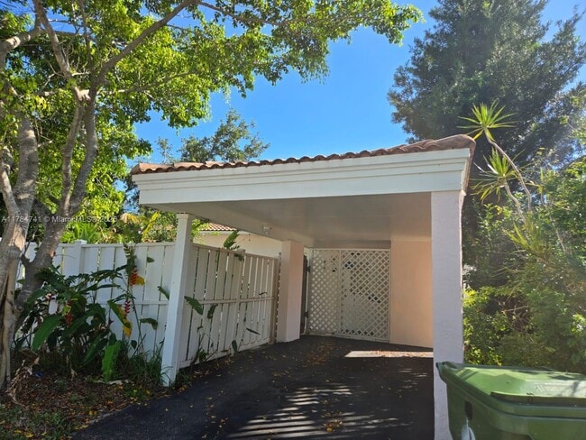 Building Photo - 1152 Bayview Dr