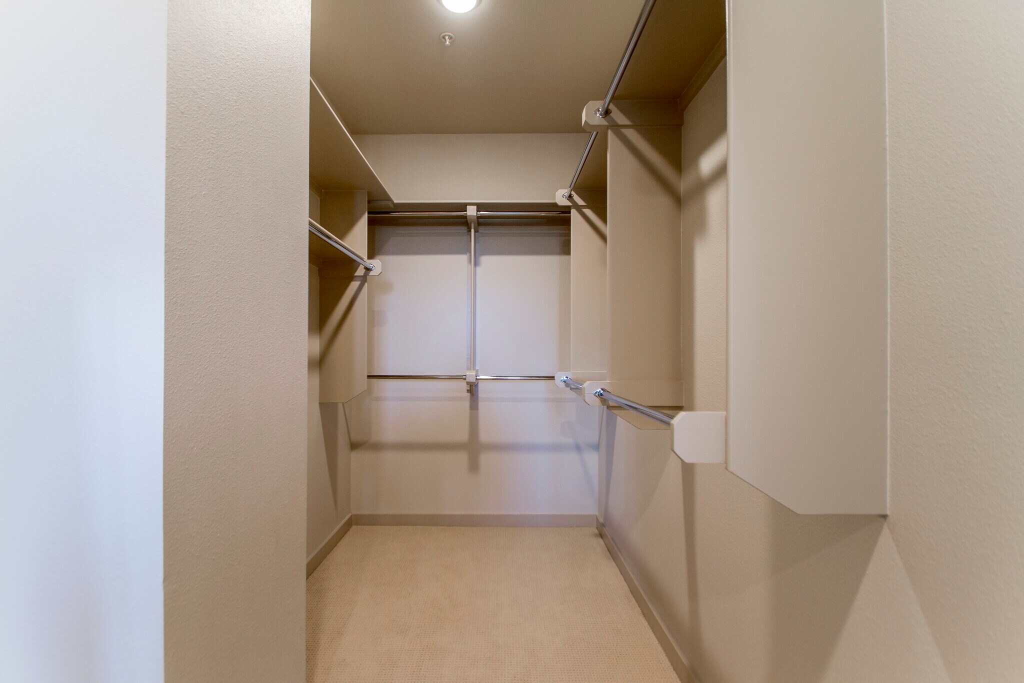 Building Photo - 221 W 2nd St