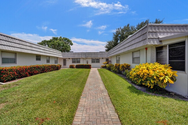Building Photo - 141 Valencia Blvd