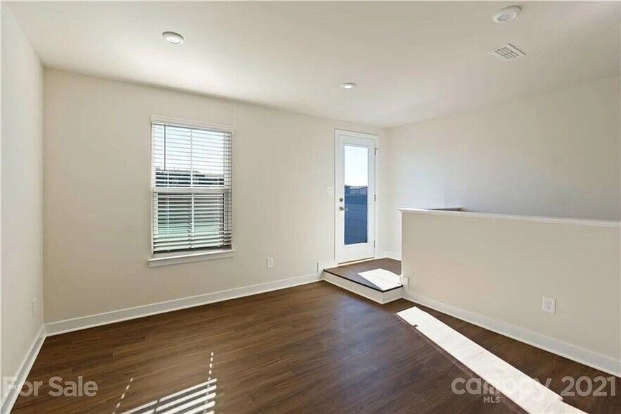 Building Photo - 317 Music Hall Wy