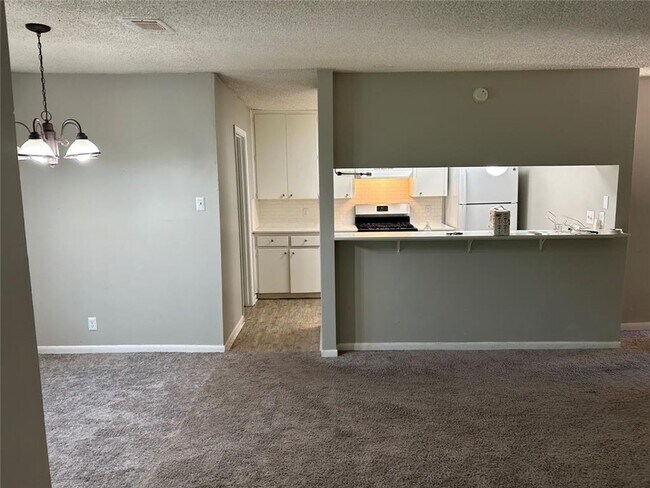 Building Photo - 1910 Westridge Dr