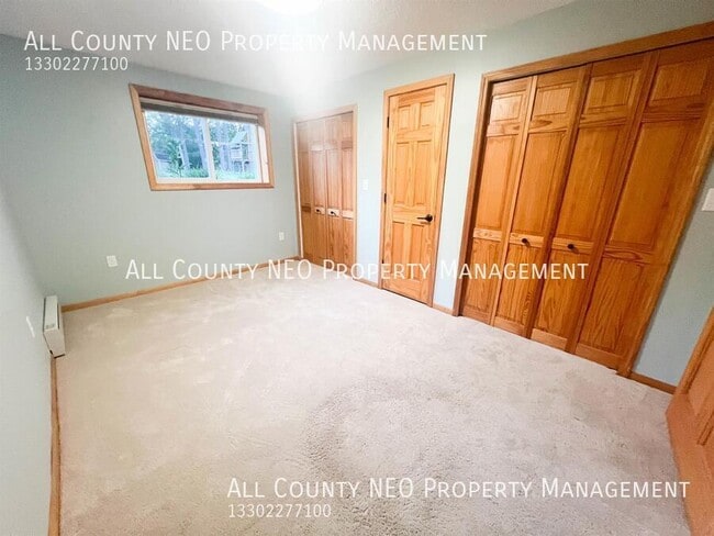 Building Photo - 8988 Birchwood Dr