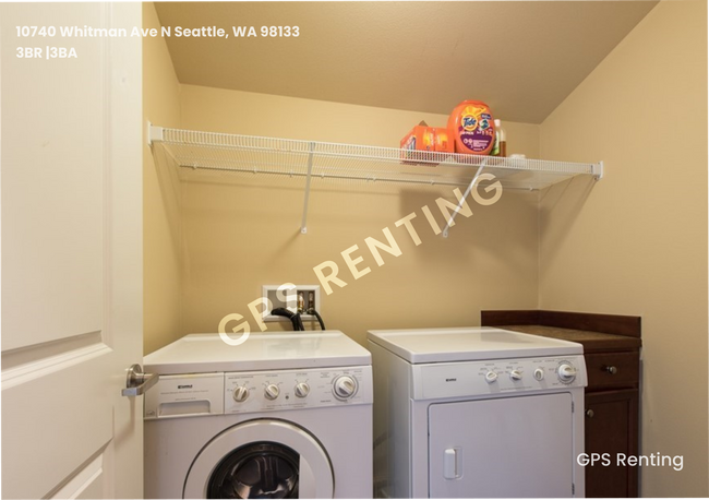 Building Photo - Beautiful Bed 3, Bath 3, home!