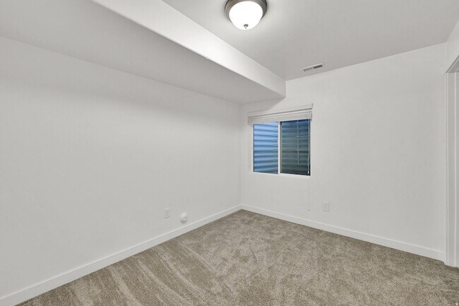 Building Photo - 2147 Kimber Ln