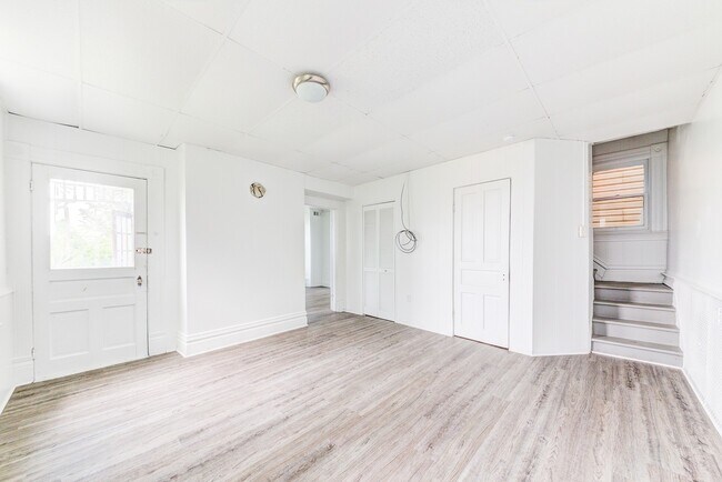 Building Photo - 15 St Thomas St