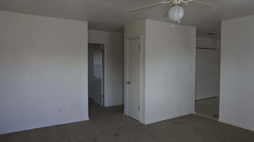Building Photo - 1801 Cedarhill Dr
