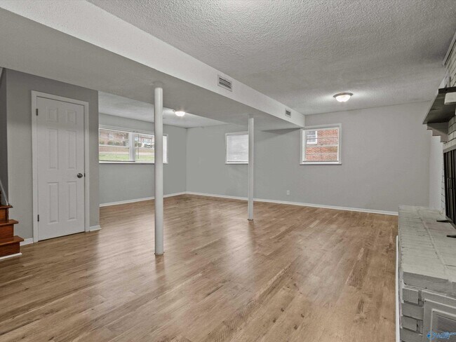 Building Photo - 3912 NW Neptune Dr