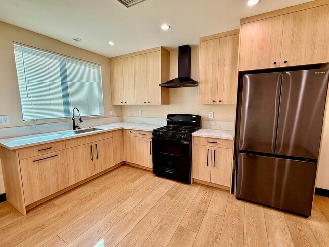 Primary Photo - 7309 Yarmouth Ave