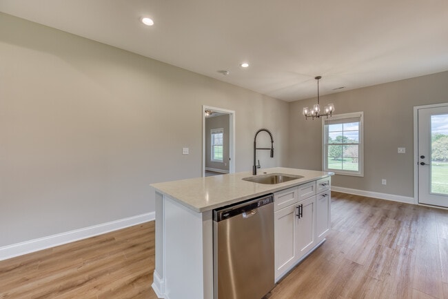Building Photo - 307 Monroe Dr