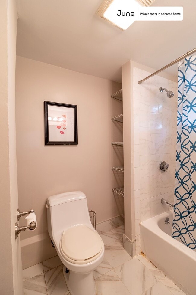 Building Photo - Room in Shared 5 bed/1.5 bath home