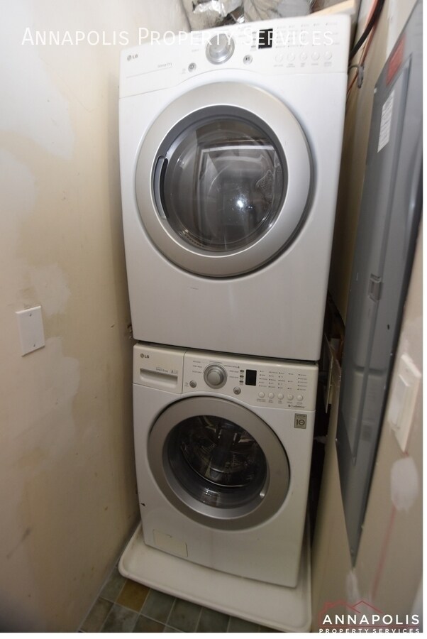 Building Photo - 1195A Bayview Vista-
