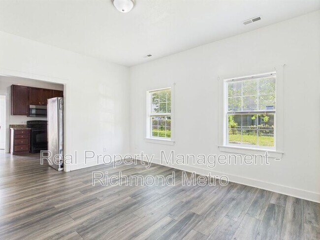 Building Photo - 1610 N 28th St