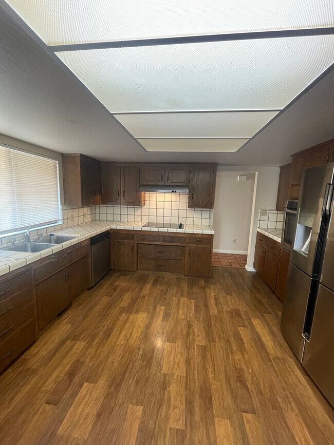 Building Photo - 3 Bed, 2.5 Bath Family Home