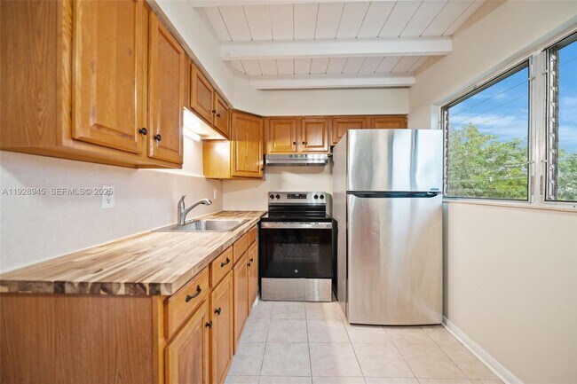 Building Photo - 766 NW 42nd St