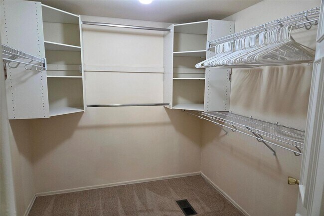 Building Photo - 515 Hobnail Cir