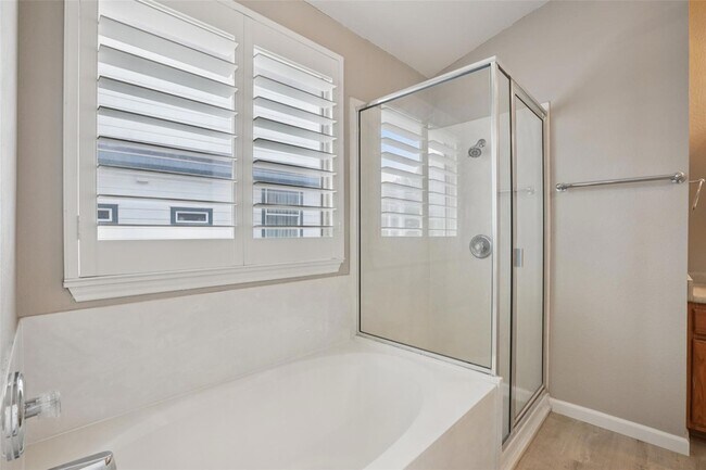 Building Photo - 4937 Hartson