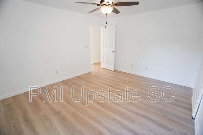 Building Photo - 432 Longspur Ct