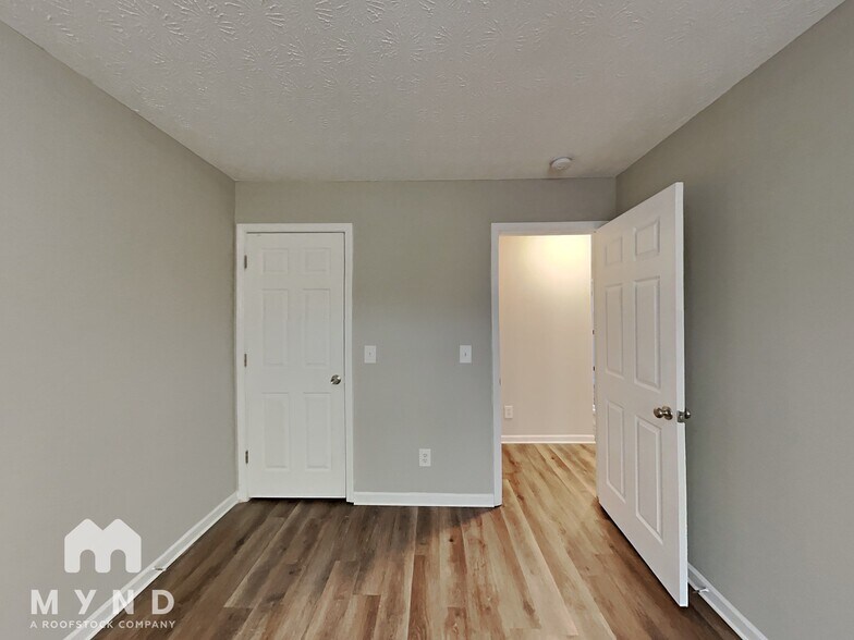 Building Photo - 5757 Strathmoor Manor Cir
