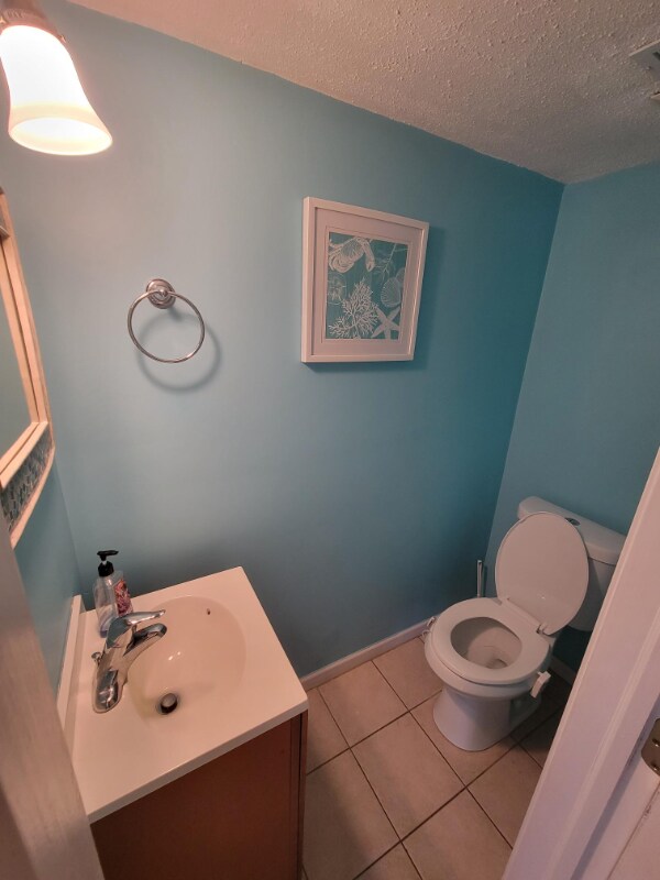 Building Photo - 10 Adriana Ct