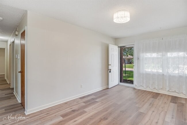 Building Photo - 1202 Wisteria St