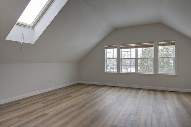 Building Photo - 245 Roseland Ln