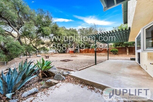 Building Photo - Country Estates - 4 bedroom 3 bathroom ove...