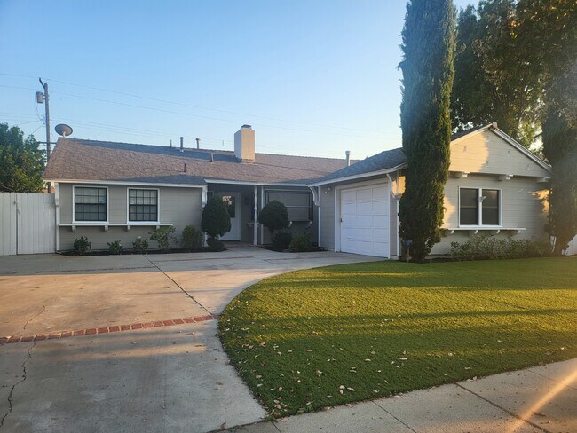 Primary Photo - 17544 Blythe St