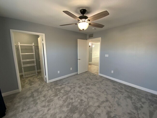 Building Photo - 2 Bed, 2 Bath, Condo with Pools, Fitness Center & Balcony located in Las Vegas, Nevada.