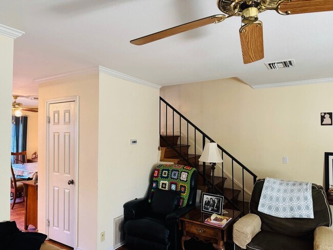 Building Photo - Los Robles Townhome – Flexible Furnishing Options