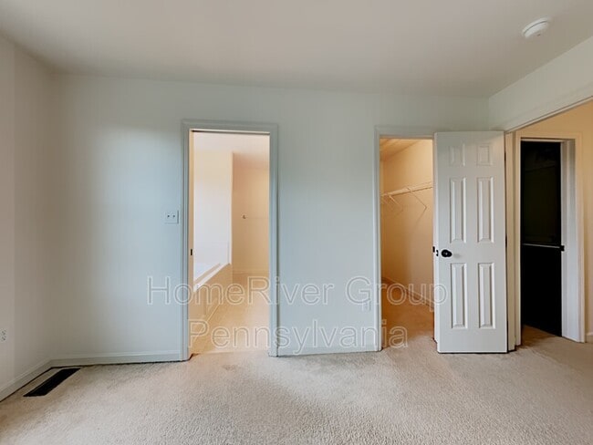 Building Photo - 114 Castle View Dr