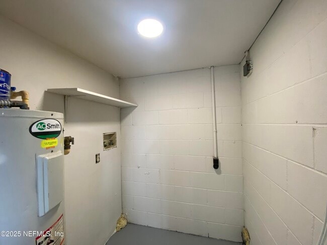 Building Photo - 1290 Wonderwood Dr