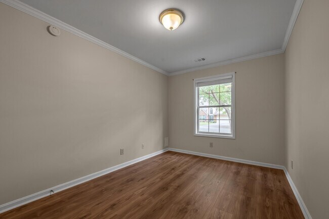 Building Photo - 2347 Stonewood Ln